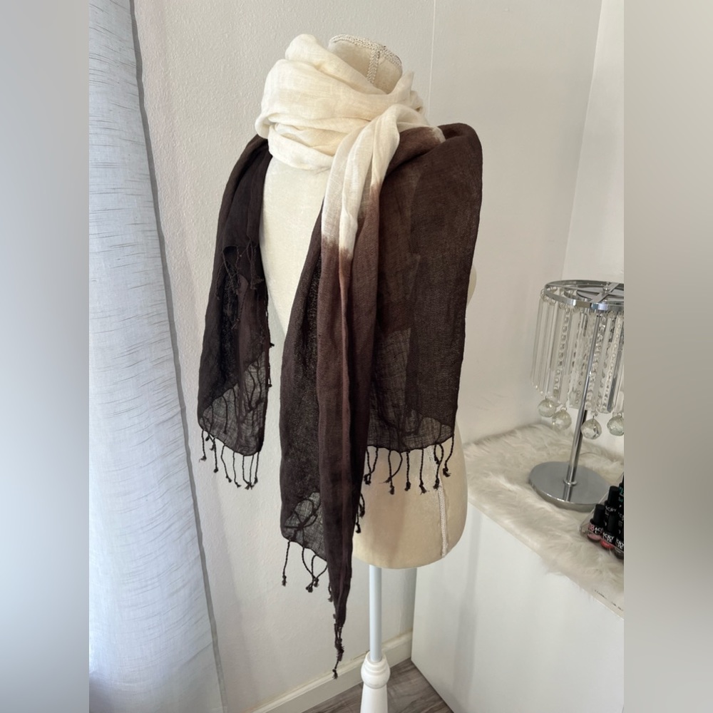 Tory Burch Linen light scarf perfect for fall